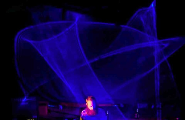 Dan Henneberry performing at EXPERIMEN.TET 2013 - Photo by Lizo Glennard